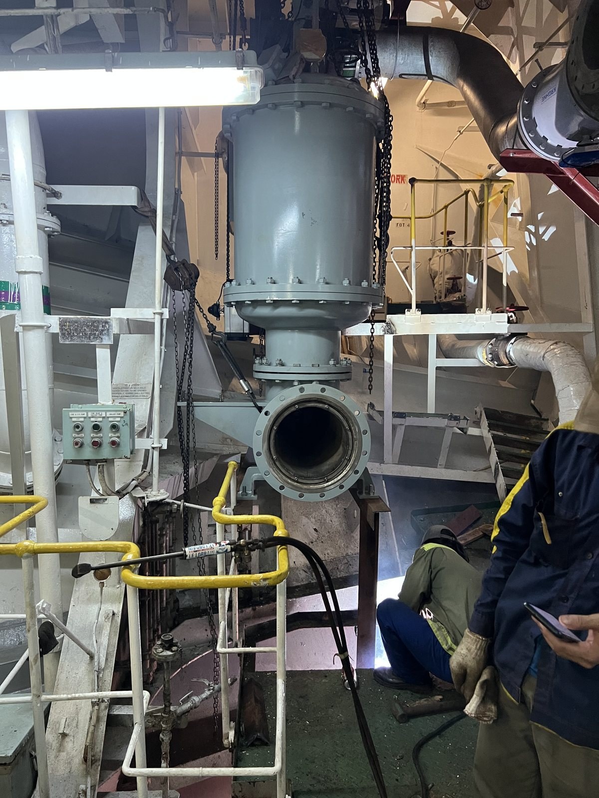 Filter housing and pipework for the BWMS retrofit