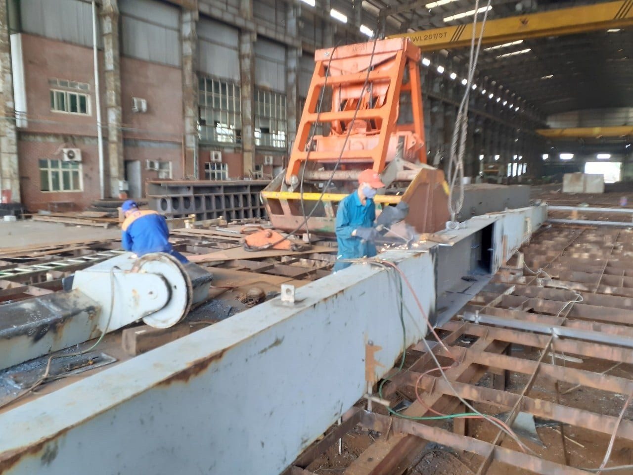 Crane grab under repair in the workshop