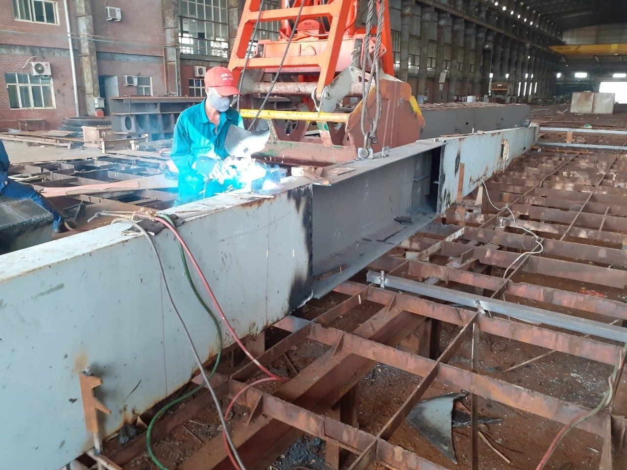 Welding a crane grab in the workshop