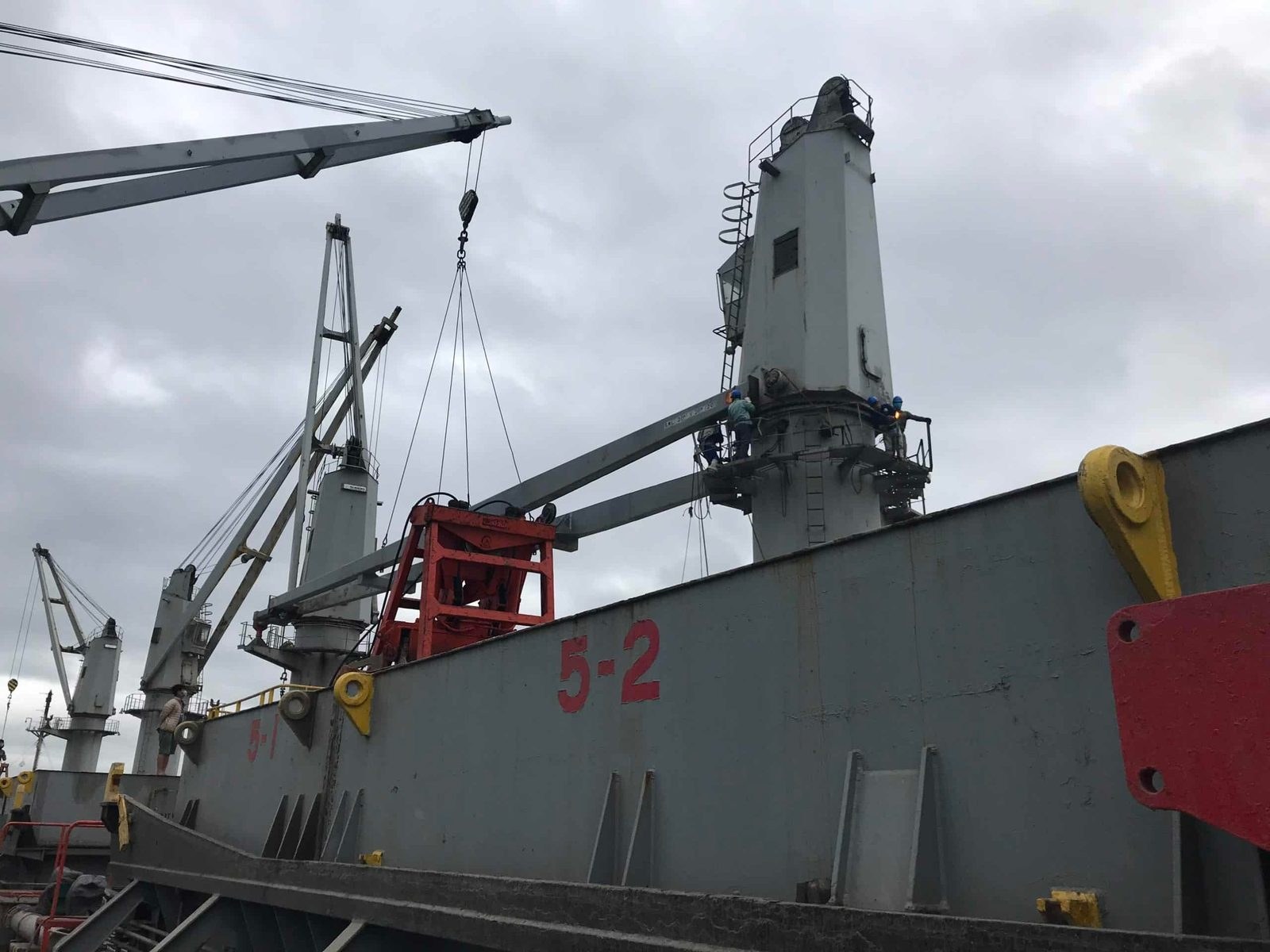 Deck cranes during repair alongside