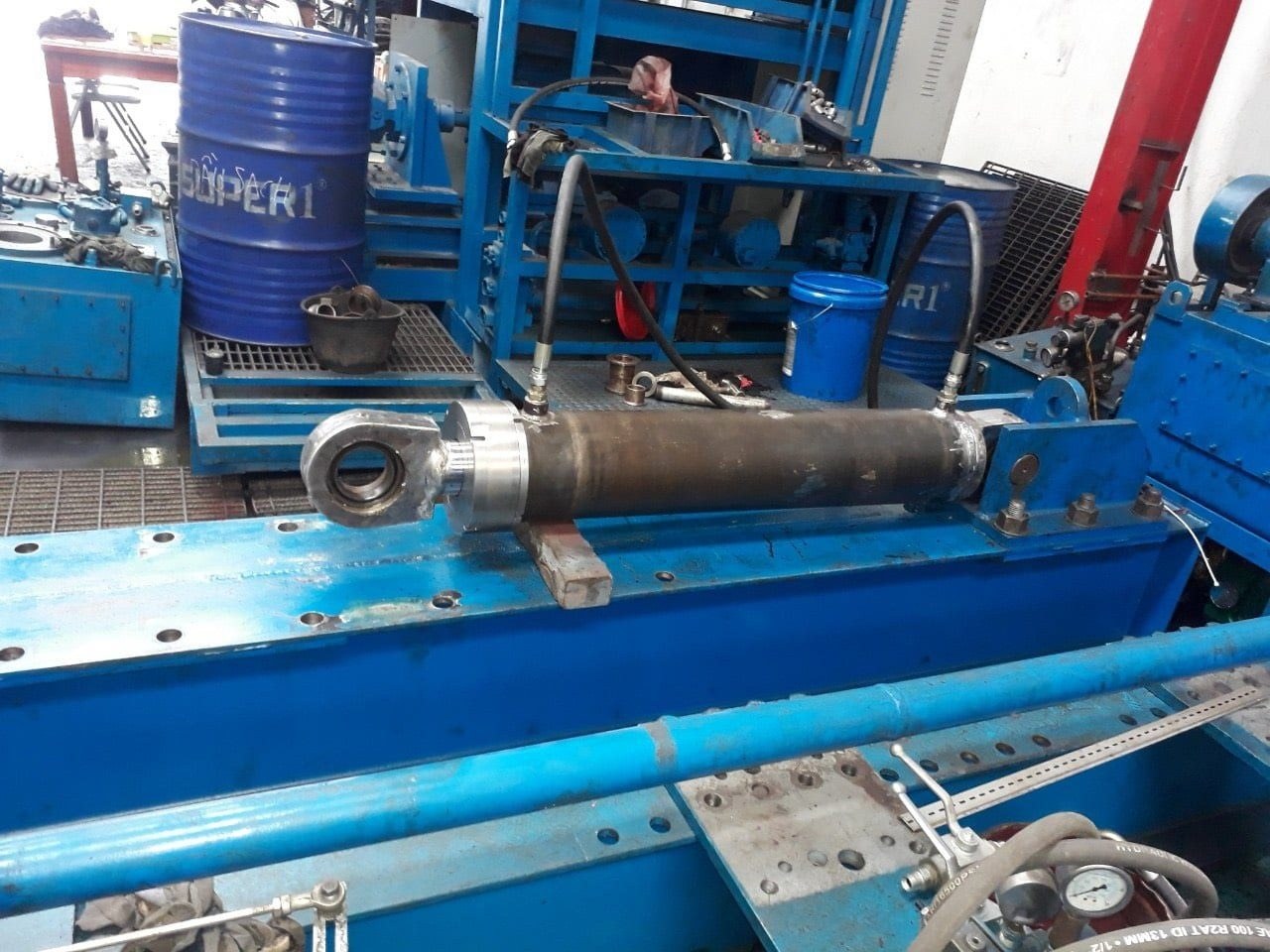 Xi lanh nắp hầm trên băng thử