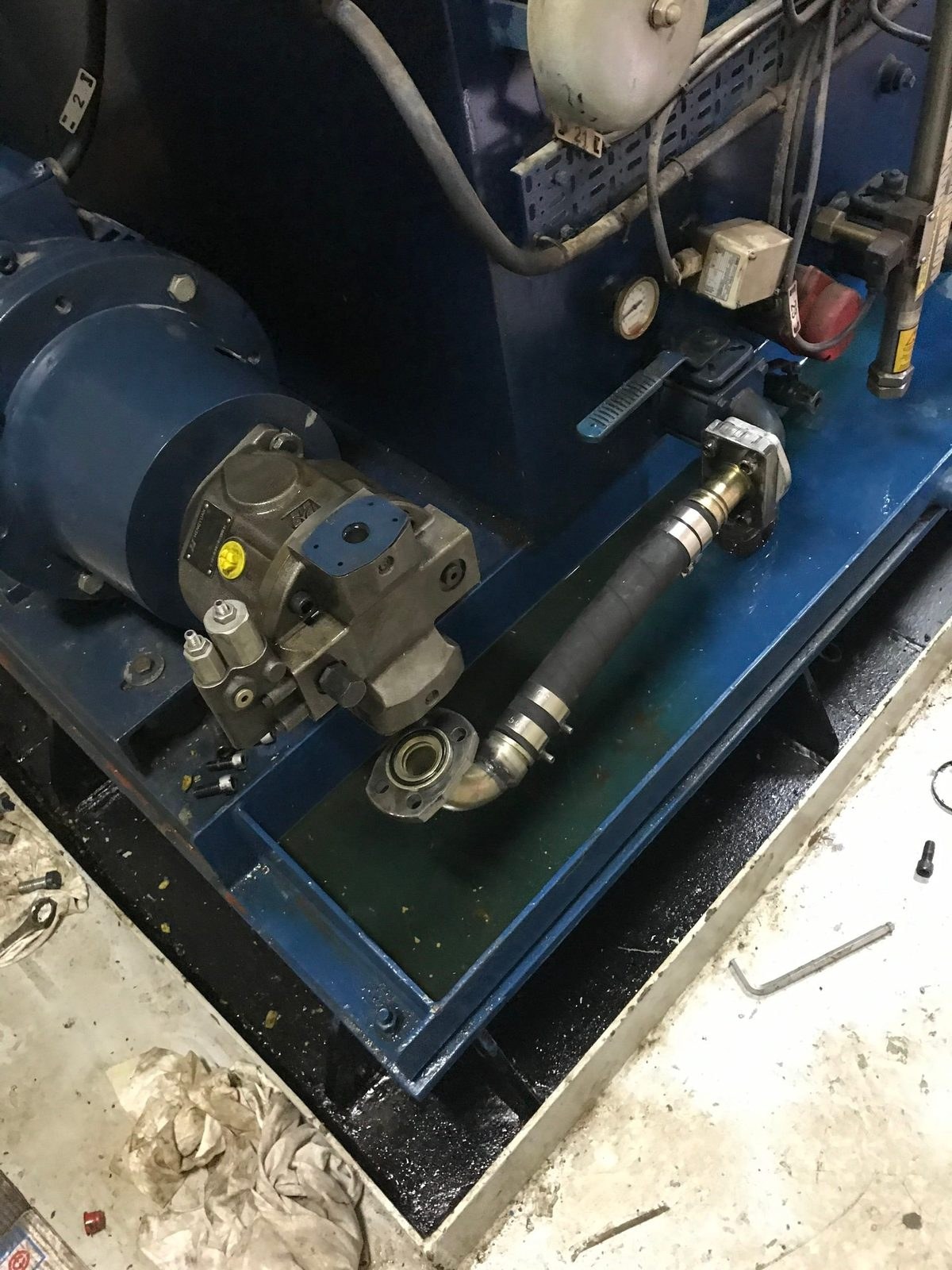Cargo hold hydraulic pump unit before repair