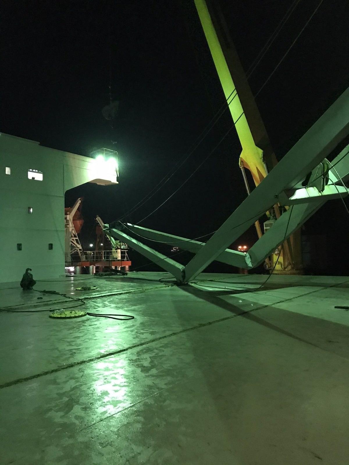 Night work on the jib crane boom