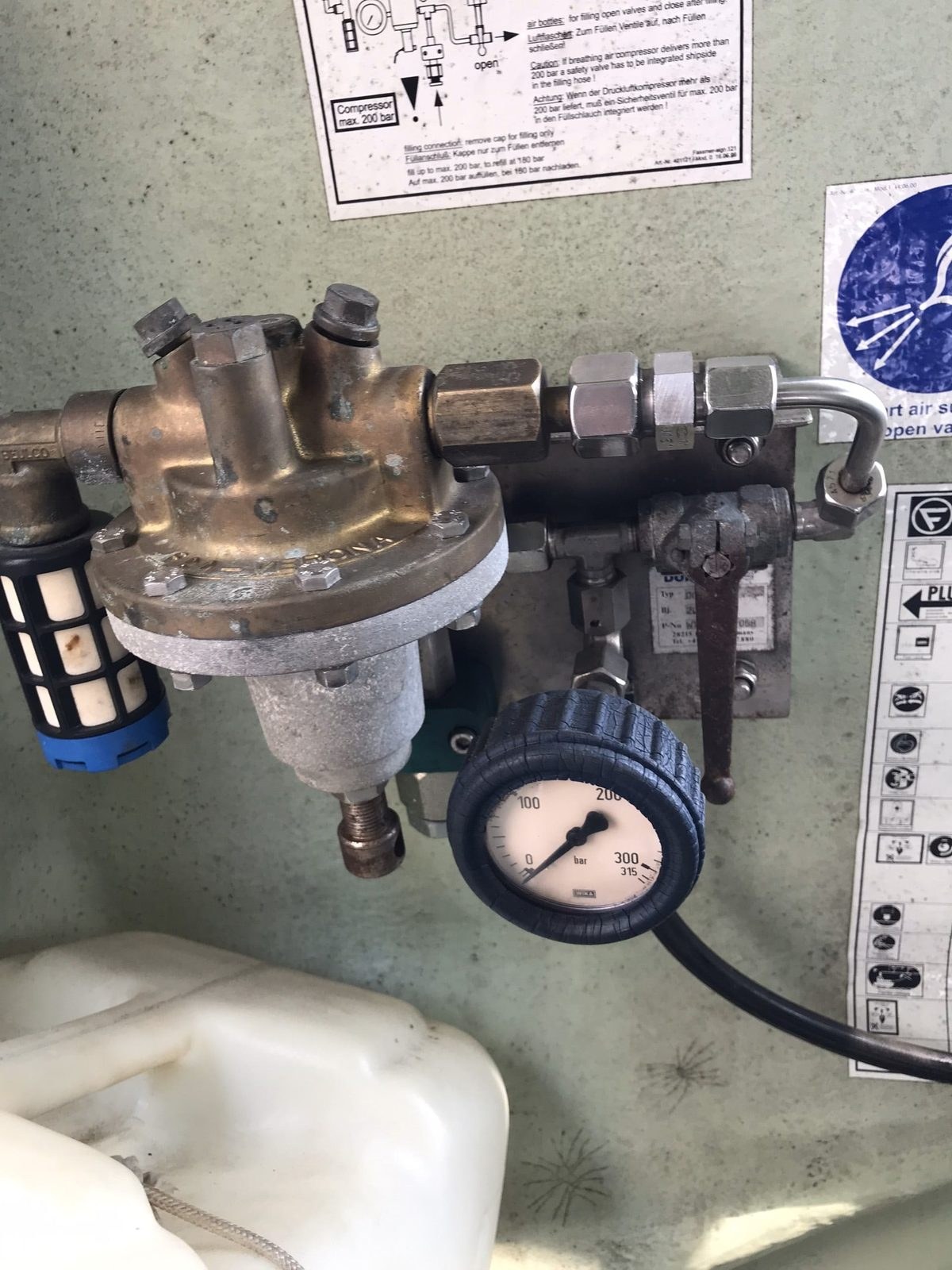 Lifeboat air supply regulator