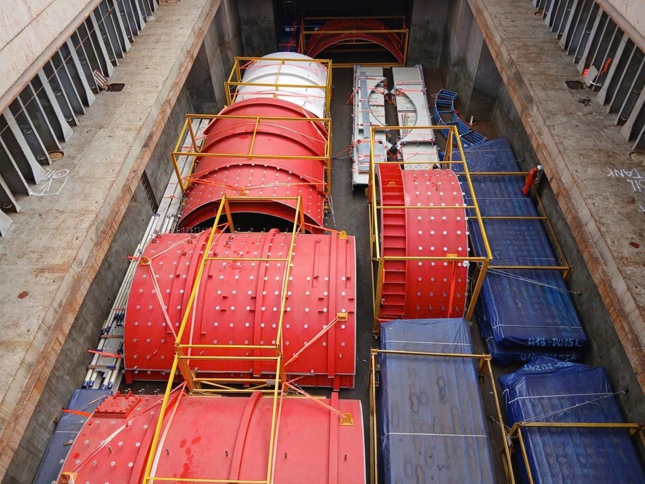 Project cargo units stowed in the hold