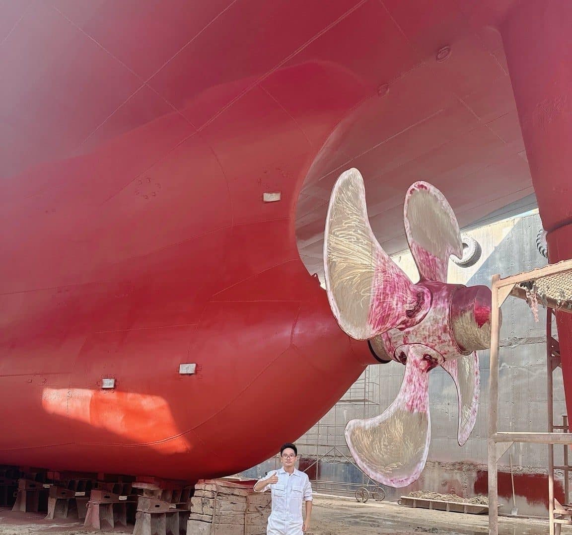 Propeller and stern of a vessel in dry dock