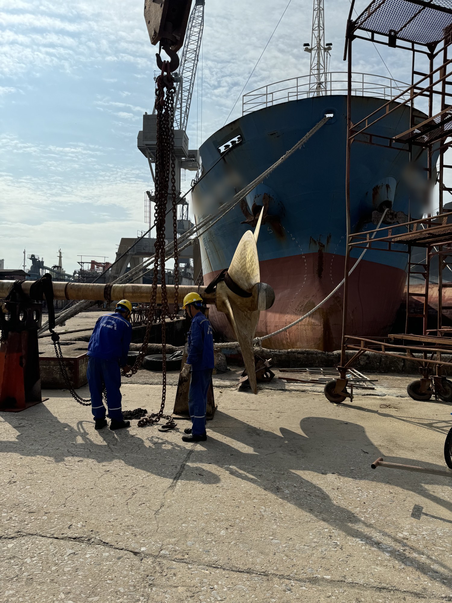 Propeller and tailshaft work in drydock