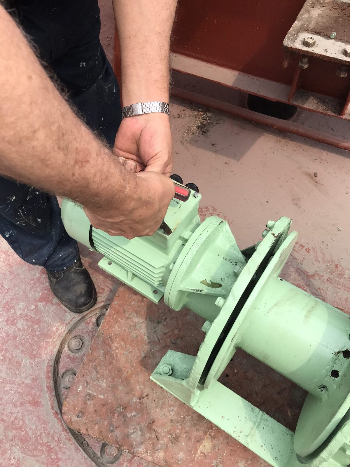 Function test of a secondhand winch motor