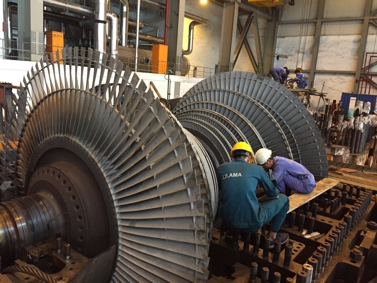 Turbine rotor overhaul in the workshop
