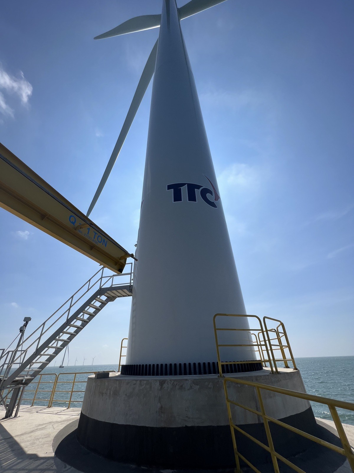 Wind turbine tower, deck stairs and foundation railing