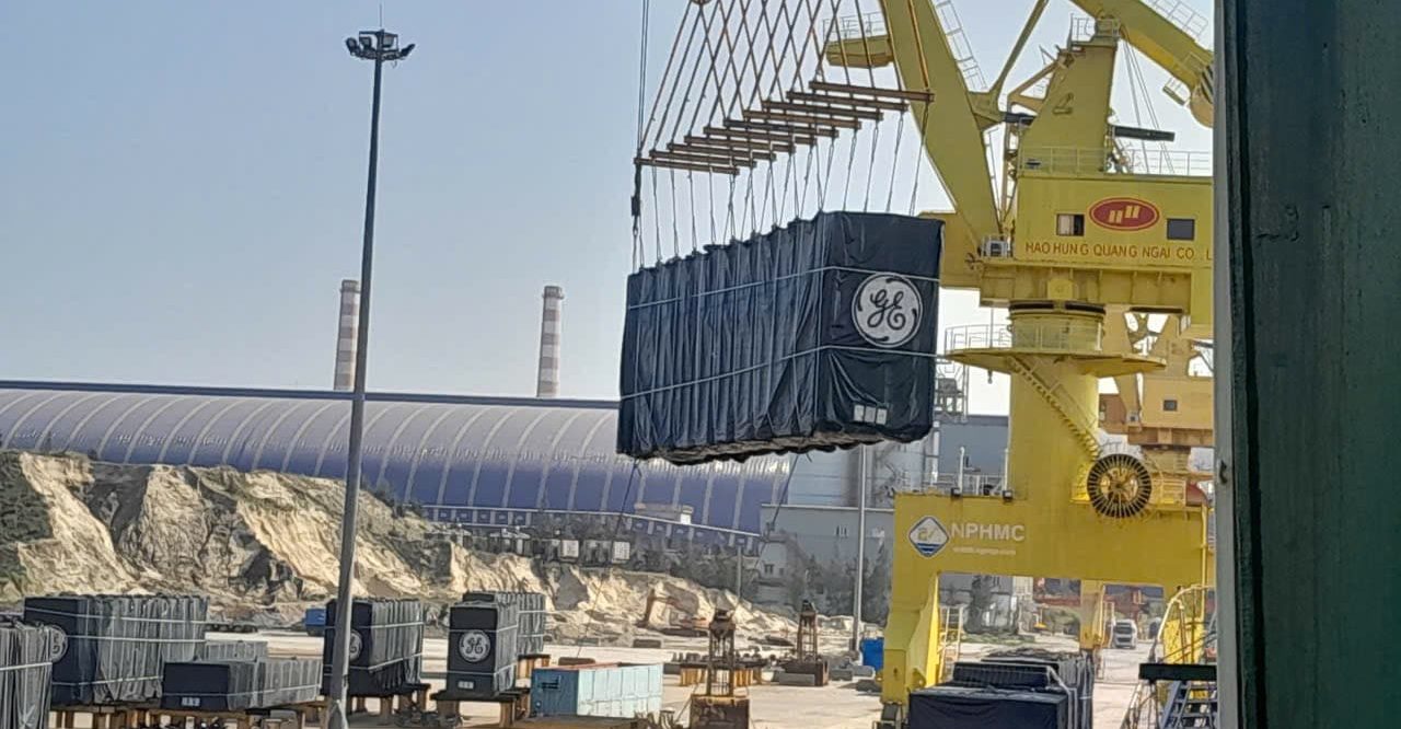 SVC Marin | Loading equipment cargo in Hao Hung - Quang Ngai - Vietnam